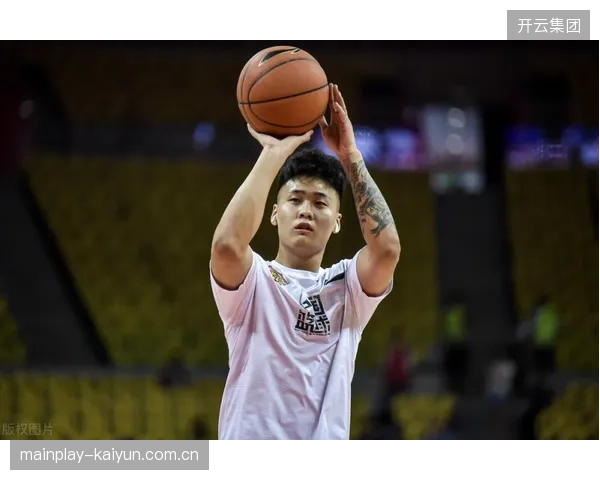 古德温将与北京后卫赵睿正面对决，双方组织核心的节奏掌控成关键。